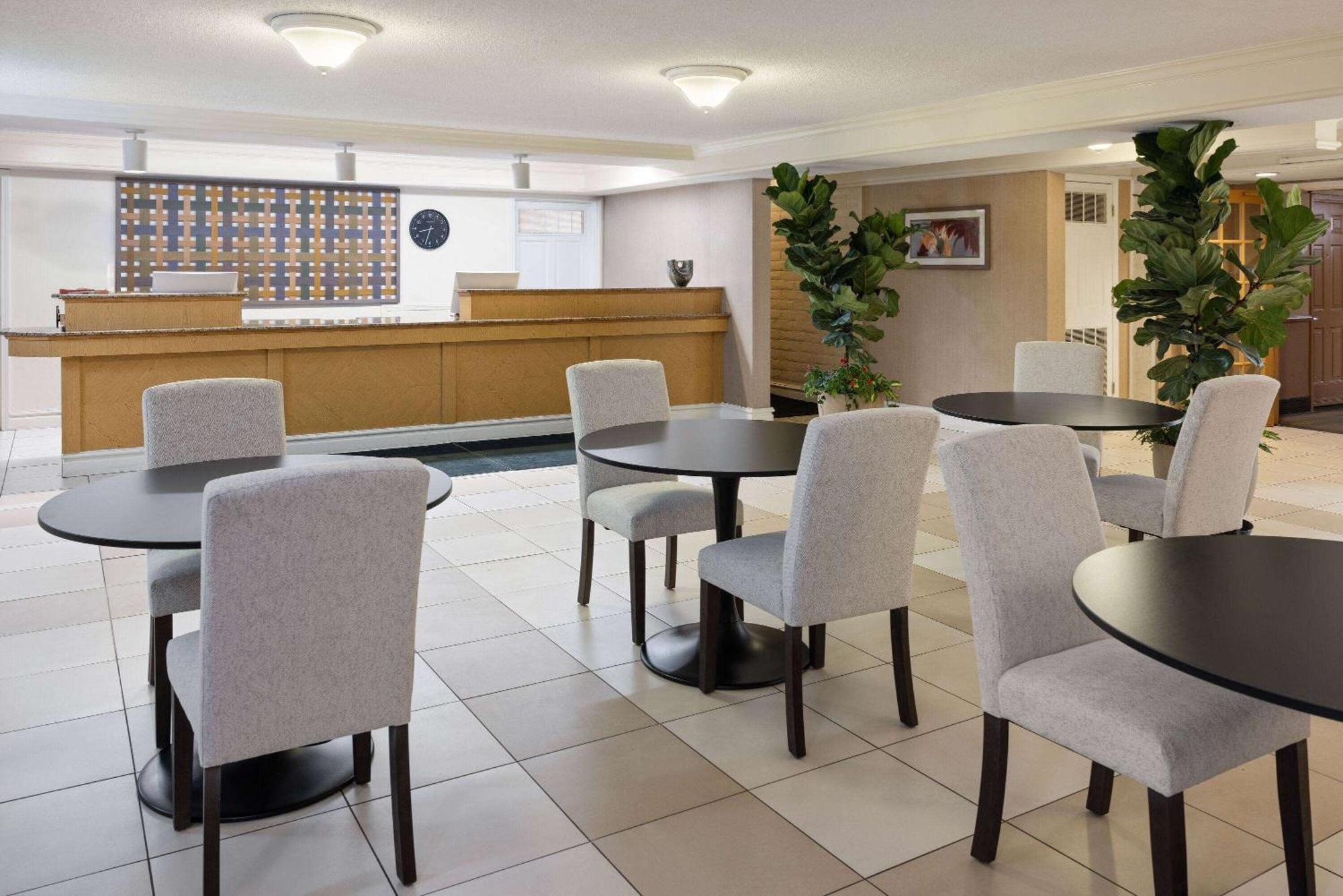 La Quinta Inn By Wyndham Pittsburgh Airport Moon Township Zewnętrze zdjęcie