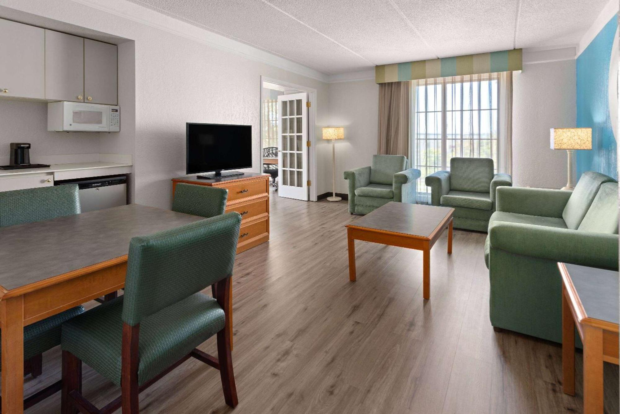 La Quinta Inn By Wyndham Pittsburgh Airport Moon Township Zewnętrze zdjęcie