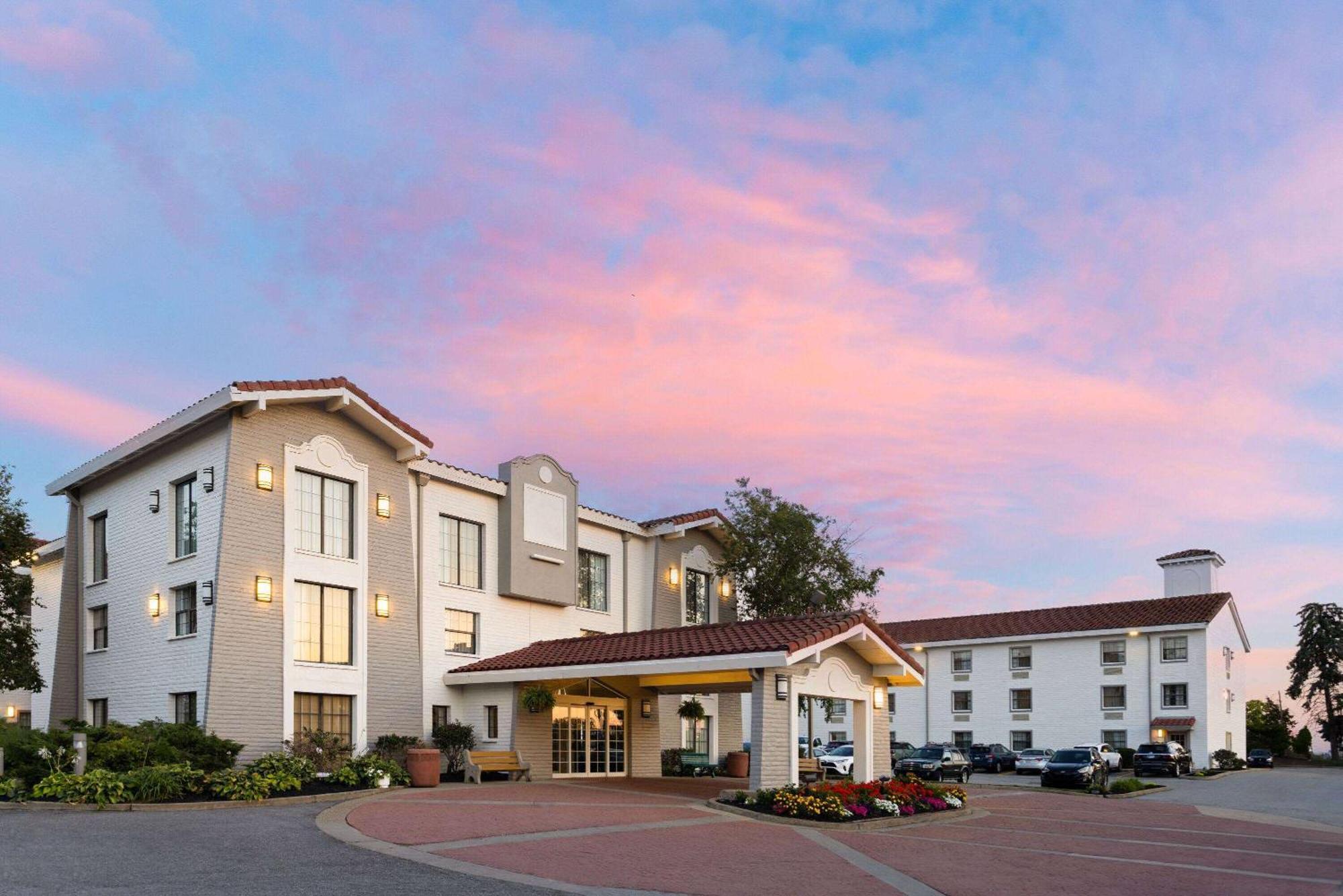 La Quinta Inn By Wyndham Pittsburgh Airport Moon Township Zewnętrze zdjęcie