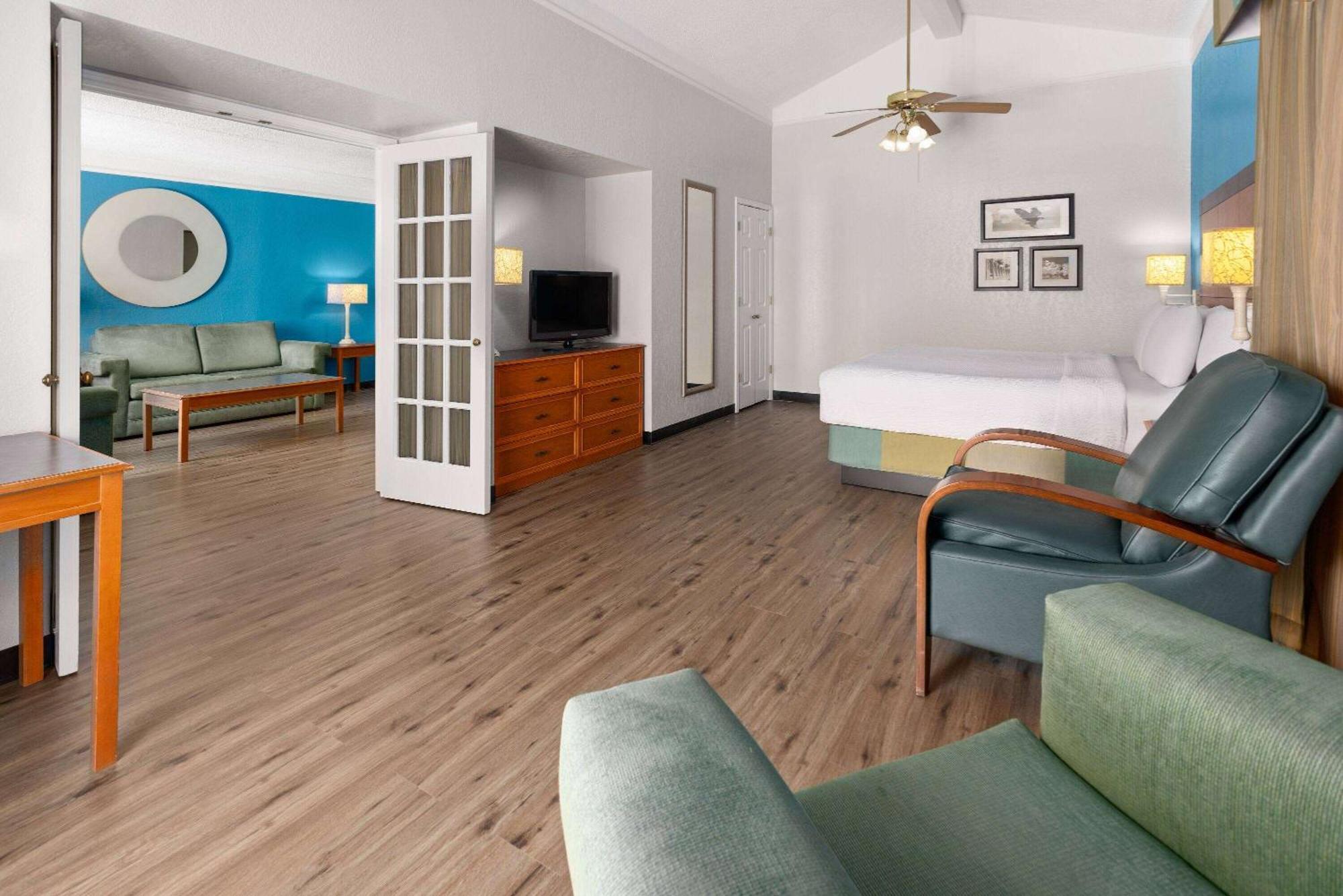 La Quinta Inn By Wyndham Pittsburgh Airport Moon Township Zewnętrze zdjęcie