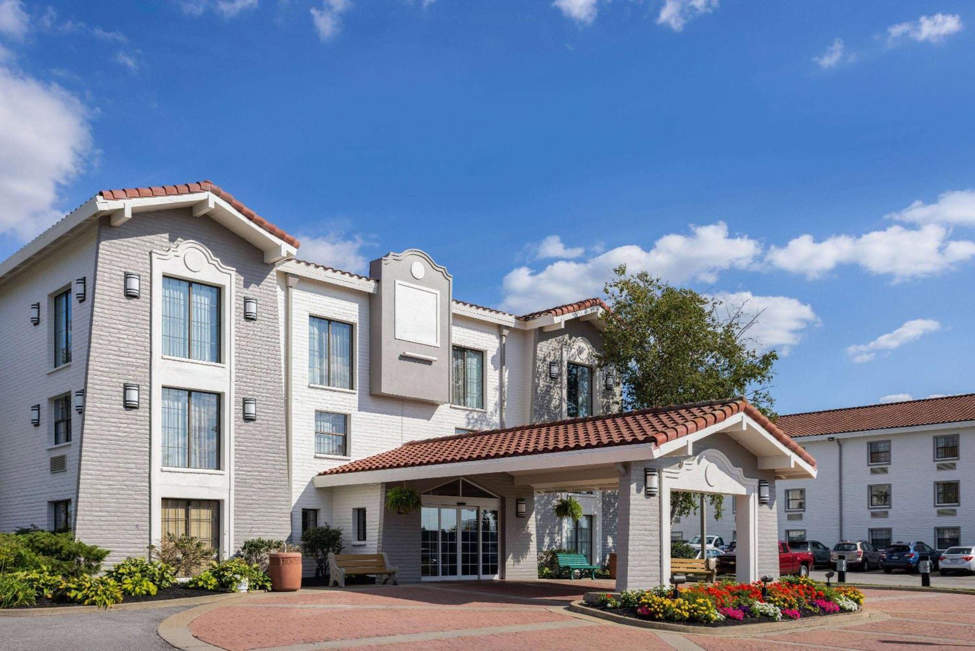 La Quinta Inn By Wyndham Pittsburgh Airport Moon Township Zewnętrze zdjęcie