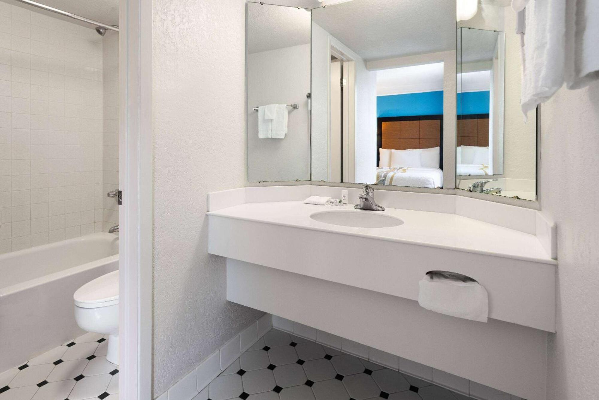 La Quinta Inn By Wyndham Pittsburgh Airport Moon Township Zewnętrze zdjęcie