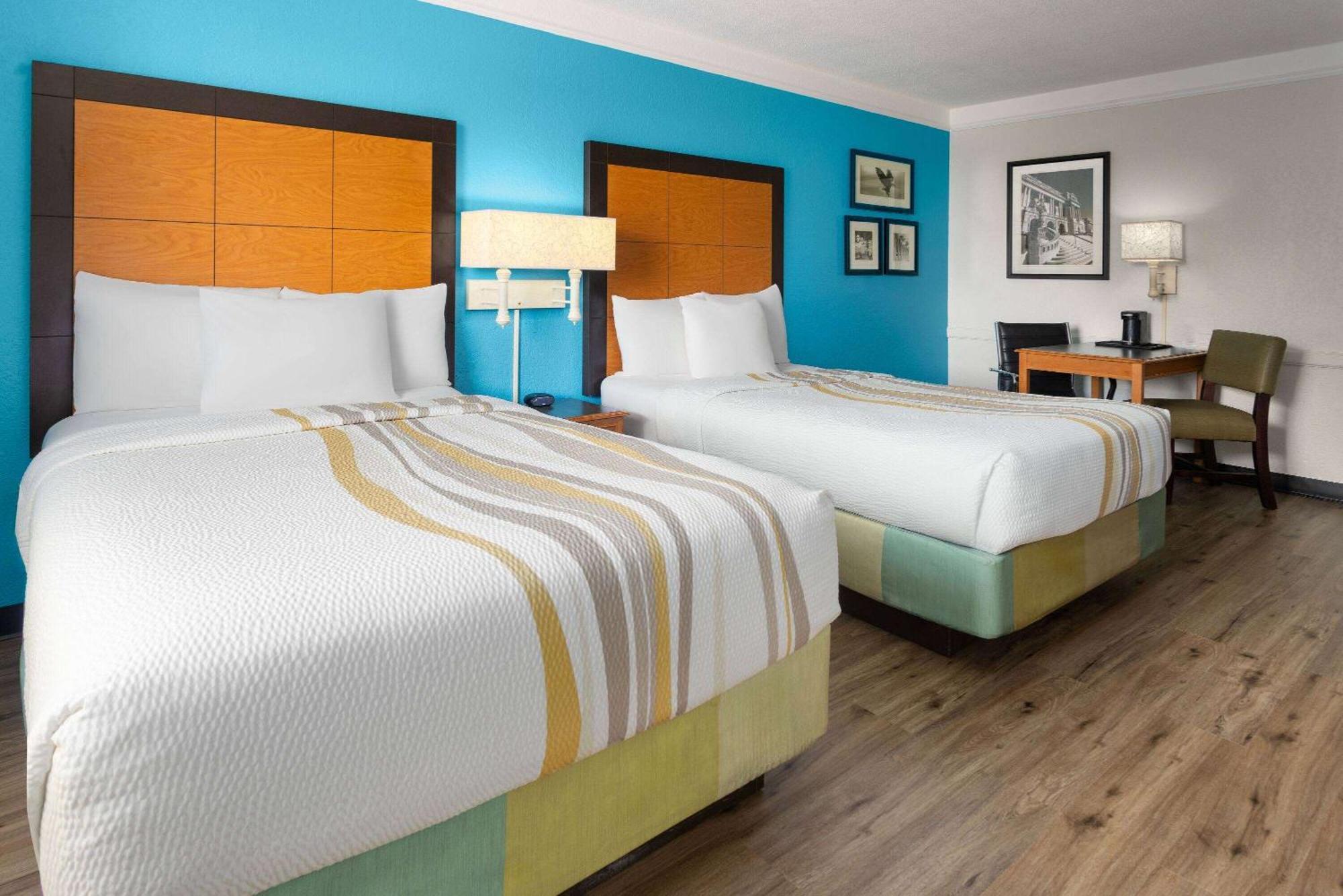 La Quinta Inn By Wyndham Pittsburgh Airport Moon Township Zewnętrze zdjęcie